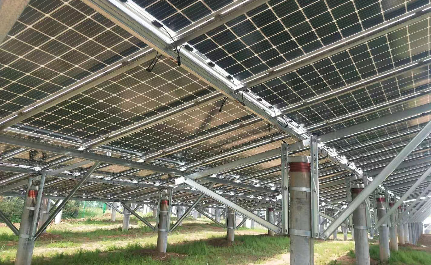 張家口7個(gè)扶貧村安裝光伏支架